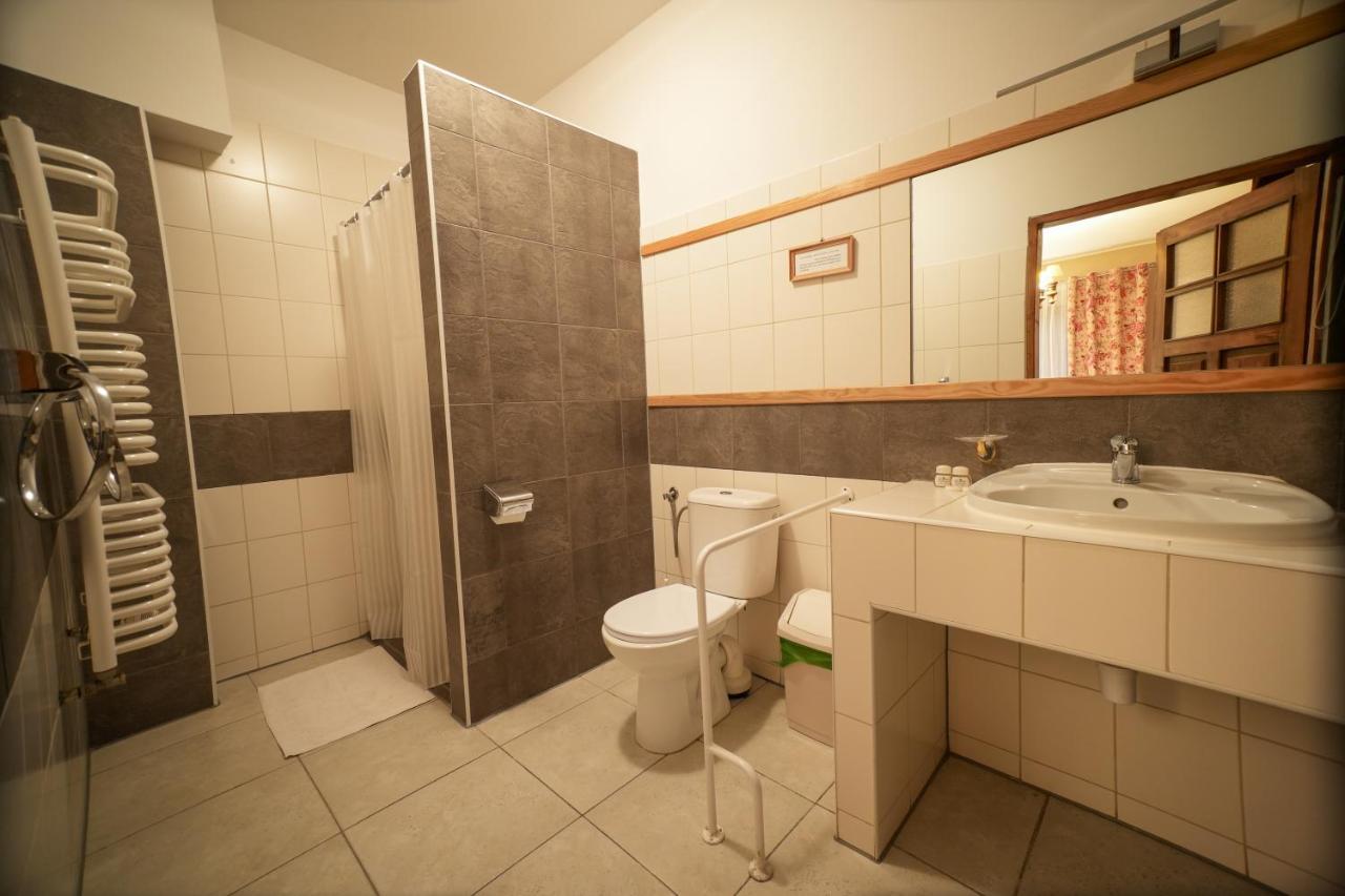 Gosciniec Debowa Gazdowka Bed & Breakfast Ustrzyki Dolne Eksteriør bilde