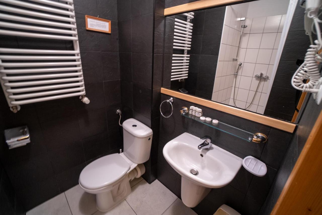 Gosciniec Debowa Gazdowka Bed & Breakfast Ustrzyki Dolne Eksteriør bilde
