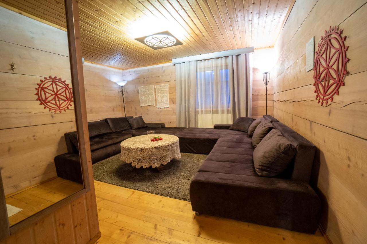 Gosciniec Debowa Gazdowka Bed & Breakfast Ustrzyki Dolne Eksteriør bilde