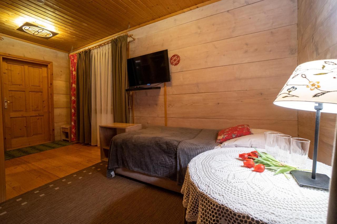Gosciniec Debowa Gazdowka Bed & Breakfast Ustrzyki Dolne Eksteriør bilde