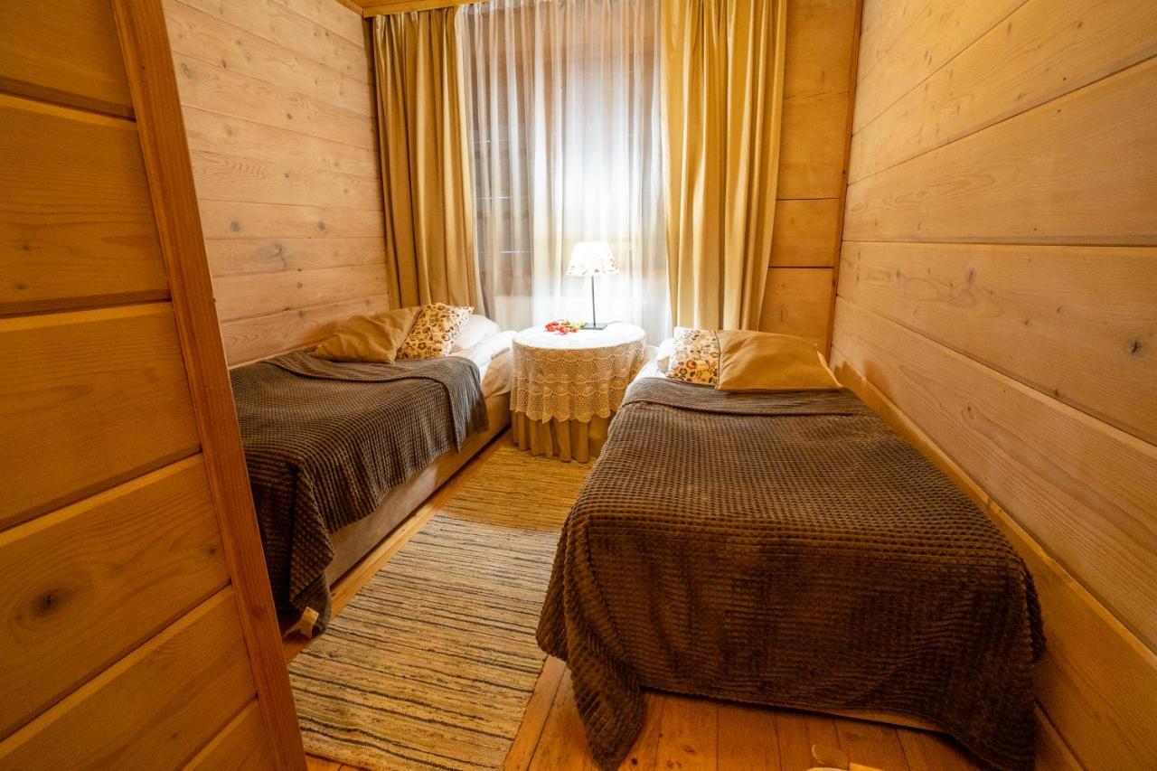 Gosciniec Debowa Gazdowka Bed & Breakfast Ustrzyki Dolne Eksteriør bilde
