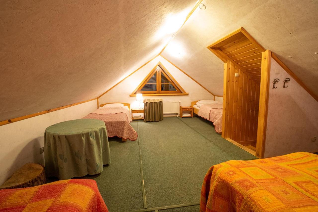 Gosciniec Debowa Gazdowka Bed & Breakfast Ustrzyki Dolne Eksteriør bilde