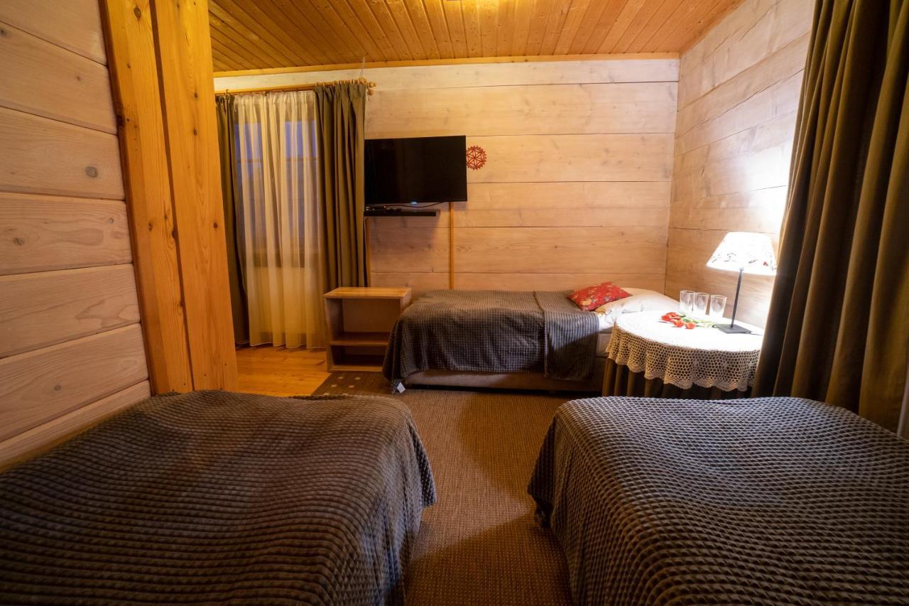 Gosciniec Debowa Gazdowka Bed & Breakfast Ustrzyki Dolne Eksteriør bilde