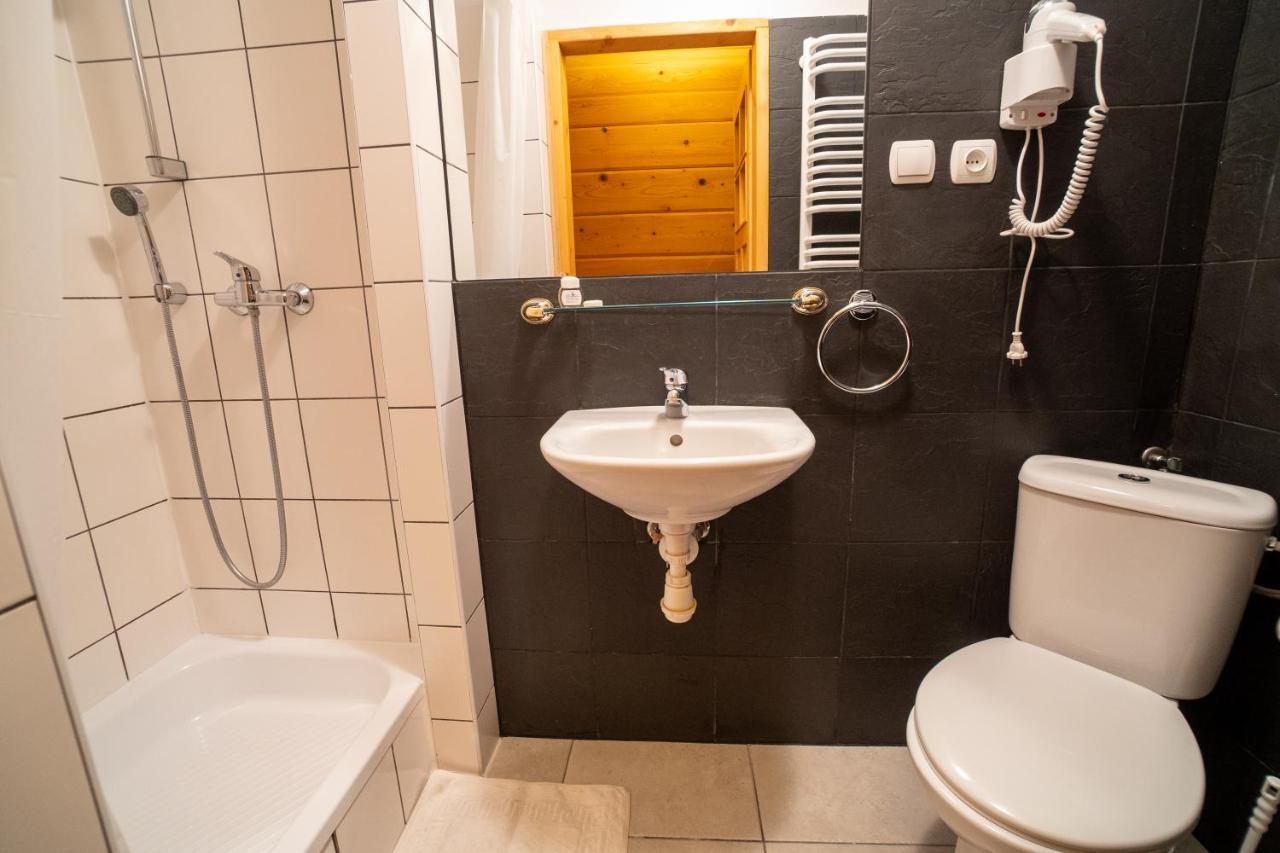 Gosciniec Debowa Gazdowka Bed & Breakfast Ustrzyki Dolne Eksteriør bilde