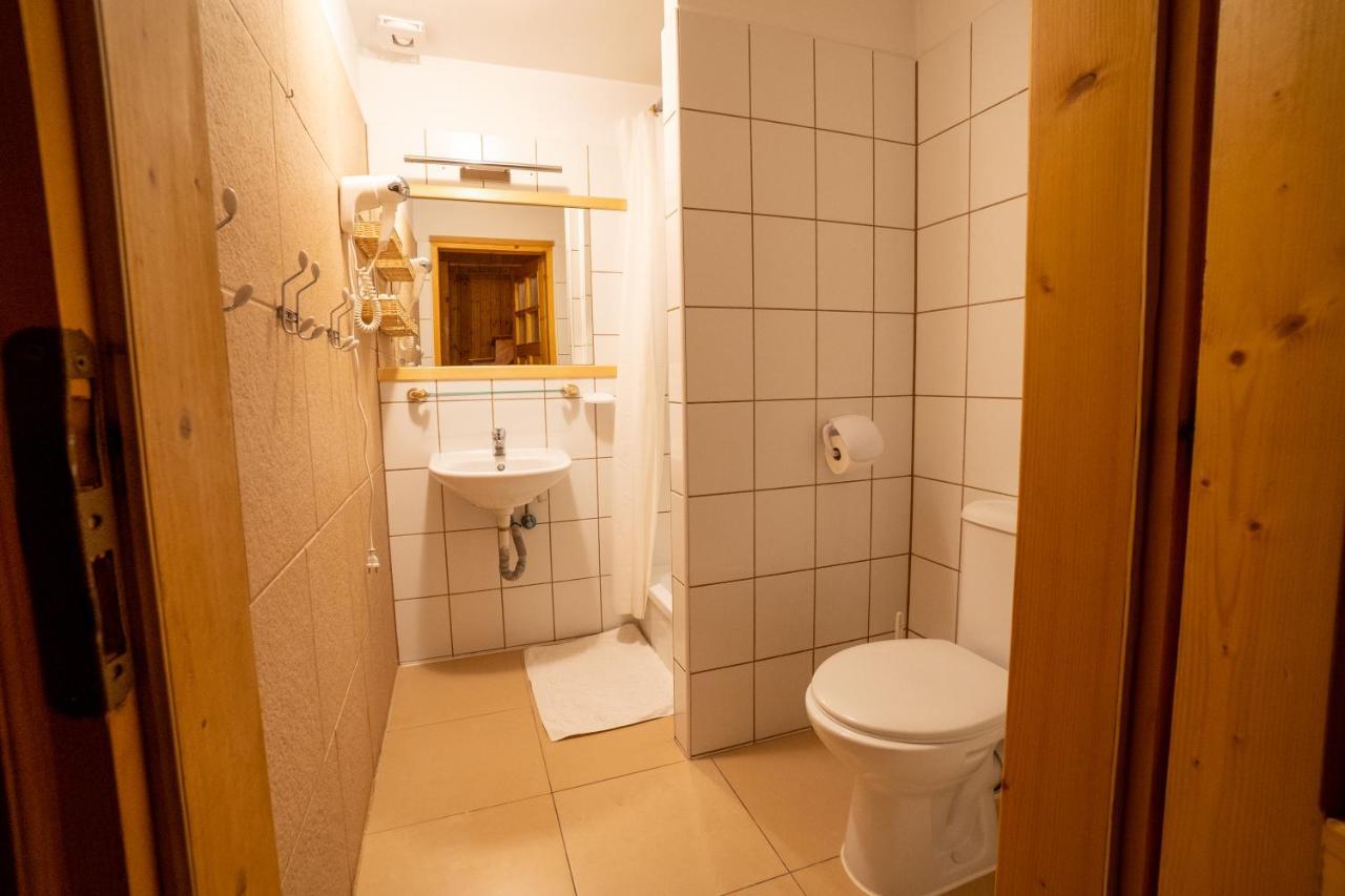 Gosciniec Debowa Gazdowka Bed & Breakfast Ustrzyki Dolne Eksteriør bilde