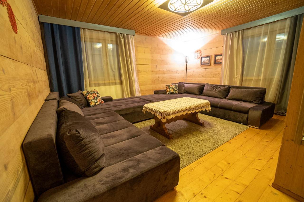 Gosciniec Debowa Gazdowka Bed & Breakfast Ustrzyki Dolne Eksteriør bilde
