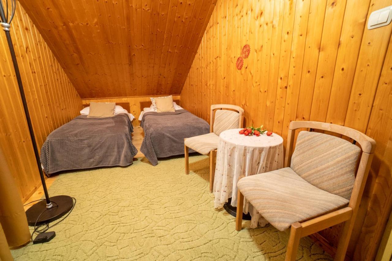 Gosciniec Debowa Gazdowka Bed & Breakfast Ustrzyki Dolne Eksteriør bilde