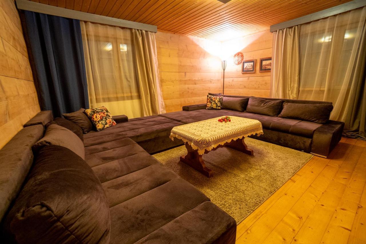 Gosciniec Debowa Gazdowka Bed & Breakfast Ustrzyki Dolne Eksteriør bilde