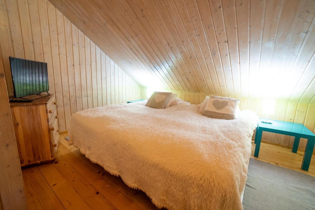 Gosciniec Debowa Gazdowka Bed & Breakfast Ustrzyki Dolne Eksteriør bilde