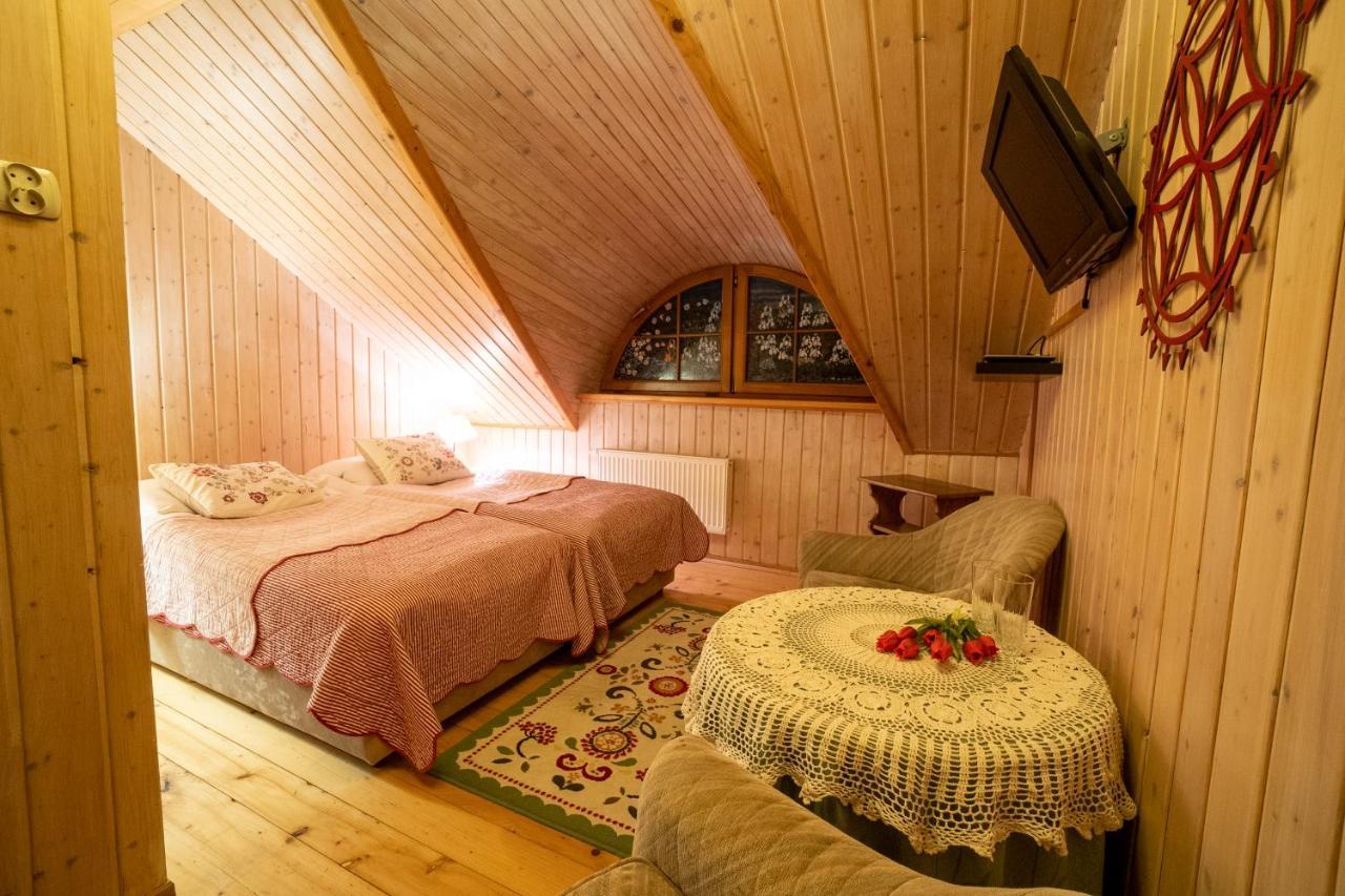 Gosciniec Debowa Gazdowka Bed & Breakfast Ustrzyki Dolne Eksteriør bilde